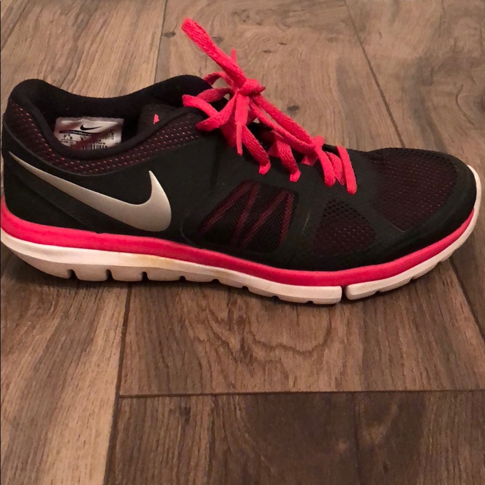 Nike fitsole tennis shoes